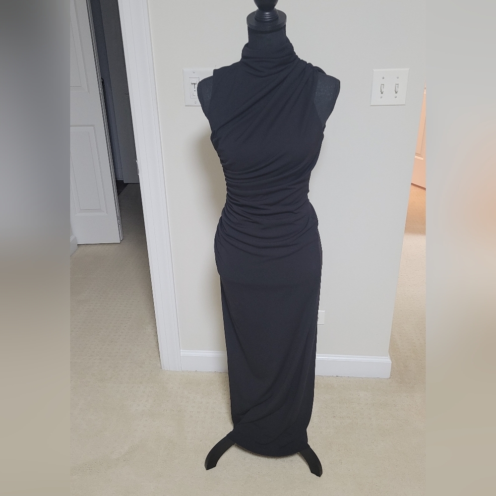 ZARA Elegant Black Sleeveless Dress - Picture 4 of 12